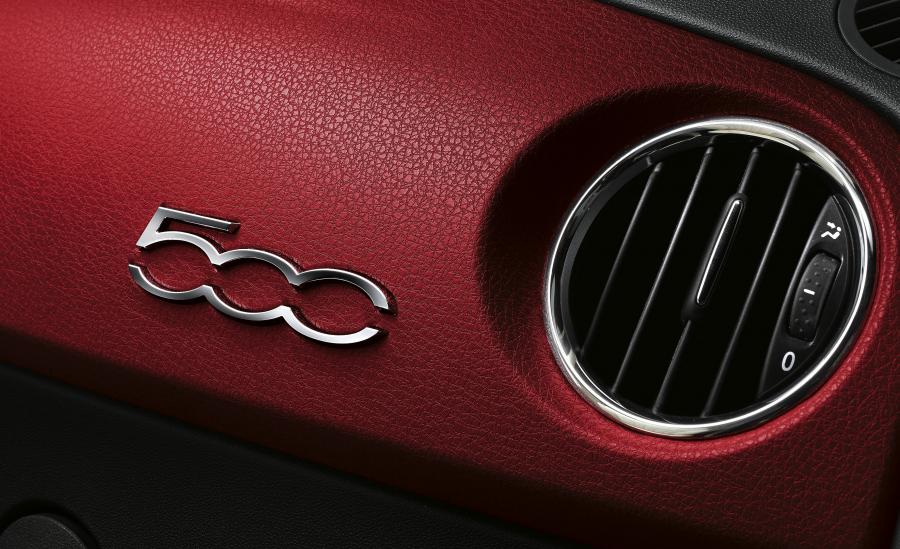 Логотип Fiat 500C 60th Anniversary 2017 года  (фото 7 из 17)
